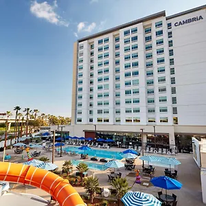 Hotel Cambria & Area