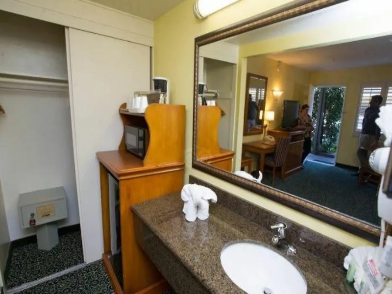 Del Sol Inn Anaheim 2*,